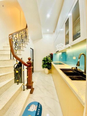 tôn đức thắng -33mv- 6 tầng- nội thất cực đẹp- nhà dân xây tâm huyết - chỉ 6,8 tỷ