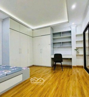 9triêu .5 tầng . lh xem nhà. (zl cho thuê nhà nguyên căn .5 tầng.