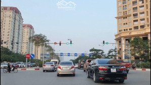 mặt phố lạc long quân 290m2, mặt tiền 9m, giá 135 tỷ - trung tâm tây hồ