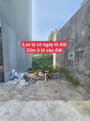hiếm giá 2 tỷ350 có ngay lô đất: 33m2 đường ô tô thông. mt, hậu: 3,95m