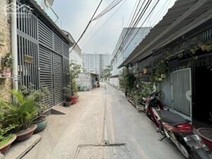 CẦN BÁN NHÀ CẤP 4 HẺM XE HƠI GẦN Quốc Lộ 1A