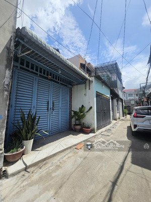 bán nhà 2 tầng hẻm xe hơi lê văn khương quận 12 giá rẻ 5,5 tỷ
diện tích 110m2 (4x27) nở hậu 4,2m