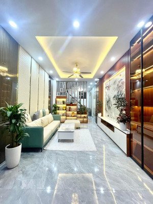 bán nhà siêu hot bạch mai ngõ nông - gần phố - 40m- 5 tầng - giá chỉ 8.6 tỷ ( thương lượng )