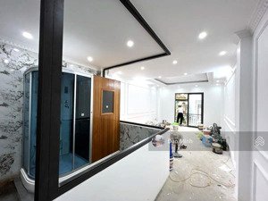 bán nhà lô góc 7 tầng! chdv thang máy xịn 12 phòng mới koong đống đa, dòng tiền đỉnh!