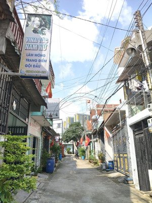 đất mặt tiền gần làng đại học - lô ngang 7m - giá chỉ nhỉnh 4đ