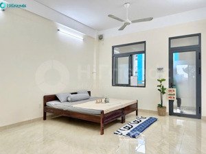 cho thuê studio ban công thoáng mát ngay lê văn việt - ngã tư thủ đức