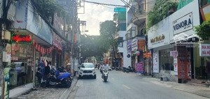 phân lô quân đội nguyễn ngọc nại - thanh
xuân
* diện tích 46.5m
- mặt tiên 3.7m
- nhà xây 4 tầng