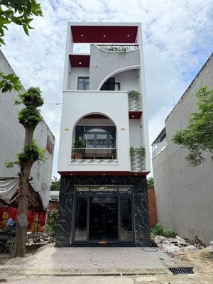 nhà mới 3 lầu có sân xe hơi phòng ngủ dưới . p an phú - tp hồ chí minh