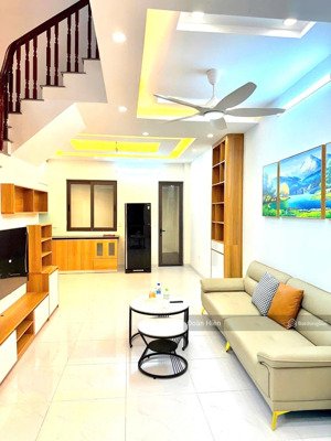 của hiếm! nhà riêng kim mã, mặt ngõ thông kinh doanh,thang máy,mặt tiền thoáng sáng, khí vượng 49m2