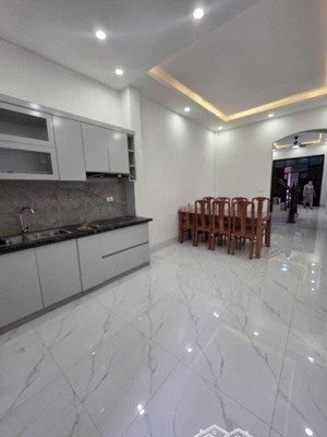 bán nhà ngọc thụy,70m, 4 ngủ, ô chờ thang máy, hai mặt ngõ thông,sât ô tô tránh,chỉ 10 xty