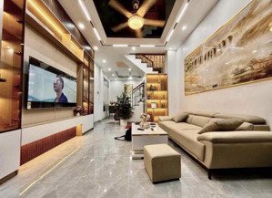 bán nhà riêng! phố hồng mai, bạch mai 10m ra oto,dân trí cao, an ninh tốt, sổ chính chủ 45m2