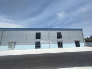 cho thuê kho đường nguyễn văn cừ, long biên, hn. dt 1000m, khung thép zamin, cao 9m. giá 100k/m/th