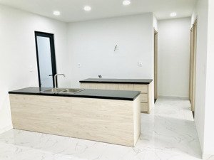 bán căn 3pn - 2wc - 80m2 - giá 2,6 tỷ tầng trung, có hợp đồng cho thuê, sẵn sổ