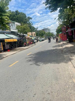 mặt tiền đường song hành nơi buôn bán sầm uất nhất khu dt 5,25 x 16 giá 9,7 tỷ nhà cấ