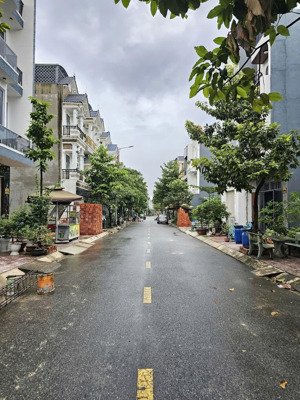 bán nhà kdc phú hồng thịnh 8, an phú thuận an trệt 3 lầu giá 4.35 tỷ