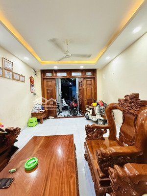 ngon. nhà 3 tầng hxh phú thọ hoà dt 4x15 vuông đẹp 4pn chào 7,2 tỷ. sổ riêng công chứng ngay