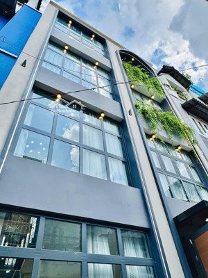 nhà đẹp ngay trung tâm đi đâu cũng tiện tặng full nt cao cấp gặp chính chủ