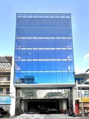 bán nhà mặt phố tôn đức thắng, dt 130m2 x 2 tầng, mặt tiền 9m, lô góc, giá 60 tỷ.