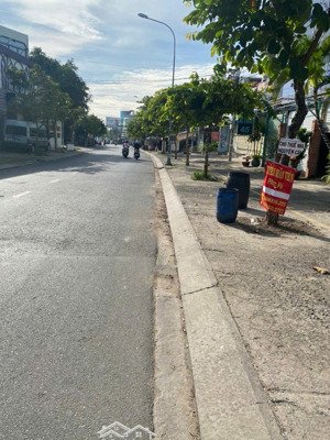 đang cần tiến gấp nên bán 650m2 đất (300m2 thổ) tại thị trấn hóc môn, 11,8 tỷ, hồ chí minh