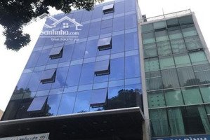 bán nhà mặt phố giảng võ, dt 150m2 x 3 tầng, mặt tiền 8.5m, giá 75 tỷ.