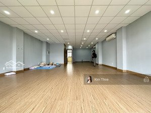 văn phòng vạn phúc 95m2, đường lớn 35m, giá rẻ chỉ 10 tr sàn trống, có thang máy máy lạnh, tg tự do