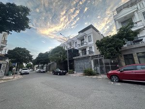 bán lô mt chính đối diện trung tâm thương mại thủ dầu một đang xây kdc phúc đạt thủ dầu một