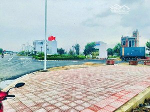 chủ cần vốn làm ăn bán cắt lỗ lại lô góc 7*20 kế trung tâm hành chính thủ thừa(long an cũ)