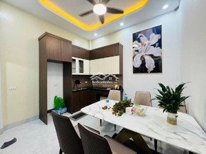bán nhà mặt ngõ trường chinh, ôô đỗ cửa, kinh doanh. 50m, 5 tầng lô góc, nội thất đẹp. giá 15,5 tỷ