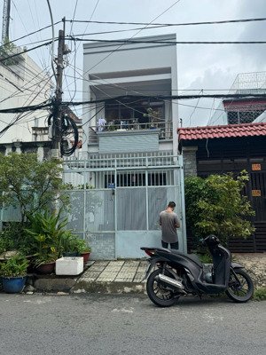 bán nhà mặt tiền đường số 37 phường tân quy quận 7 : ngang : 4 x 18m2 nhà 1 lầu giá 13,8ty .