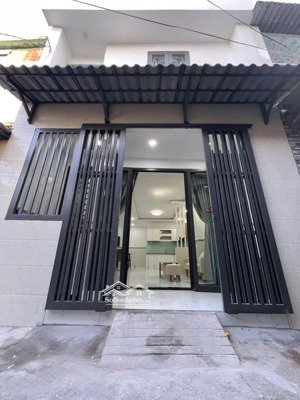 nhà mới hoàn thiện - vị trí trung tâm - gần lê văn việt - bv - trường học