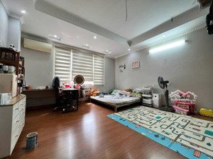 bán nhà phân lô trần quốc hoàn 35m2*5t, ô tô vào nhà, nhà mới đẹp ở ngay, gần phố, 12 tỷ