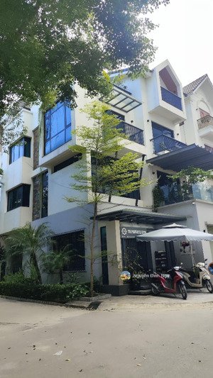 phân lô kđt mễ trì .122m2 x4t lô góc. mặt tiền rộng. kinh doanh sầm uất. vị trí đỉnh , giá 45 tỷ