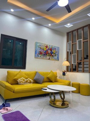 chính chủ cần bán nhanh nhà ngô quyền la khê, oto đỗ cửa,ngõ thông.dt 30m, 5 tầng, mt 4,1m .giá 8,2