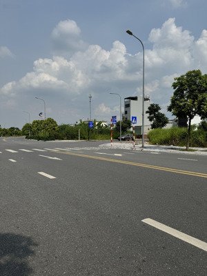 bán đất đẹp tại đấu giá cự khối, long biên, hà nội, 19 tỷ, 98 m2. view hồ điều hoà 32 ha