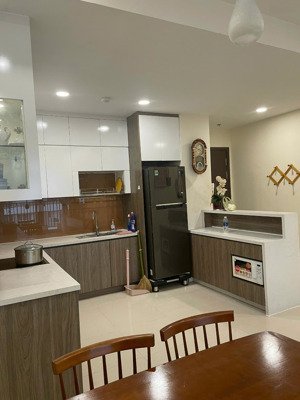 cho thuê căn hộ golden , 3pn , 2wc, 86m2 , có slot ôto , giá 22 triệu / tháng , liên hệ 