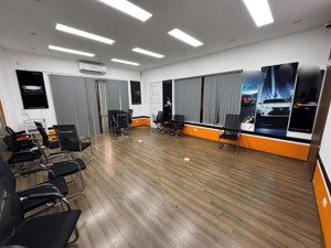 cho thuê văn phòng trung tâm hoàng quốc việt khu vực trung tâm