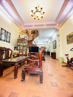 rẻ nhất cầu giấy, 85m x 5t, mt 4.3m vuông đẹp, ô tô đỗ 24/24 nhà rộng ở sướng