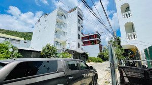 bán nhà 2 tầng 1 tum mặt tiền đường nguyễn khoái rộng 13m, gần biển, giá 6,5 tỷ có thương lượng