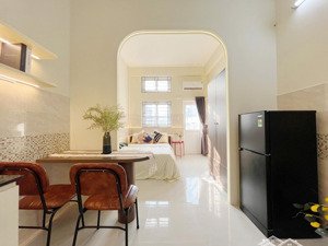 căn hộ full nội thất tách bếp giáp q3 ngay lê văn sỹ