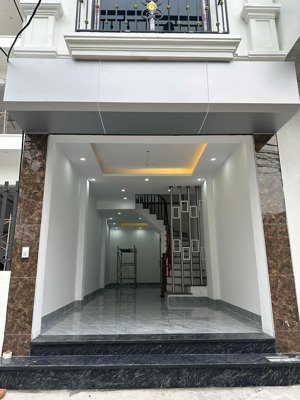 bán nhà cực đẹp, giá rẻ s32x4 tầng, giá 5.2 tỷ. kim chung, ô tô đỗ cửa, ngõ thông, gần đường 422b