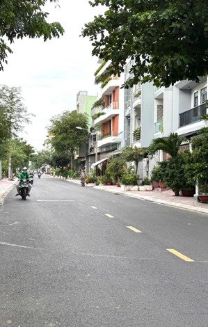 nhà mới ở ngay - 4 tầng - thang máy - ngang khủng 8.5m -50m2 - hẻm xe hơi 6m tt nhà bè -chỉ 7 tỷ 2