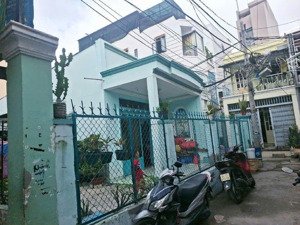 bán gấp lô góc 2mt, ngang 8.8m dài 17m nở hậu , phường phú mỹ