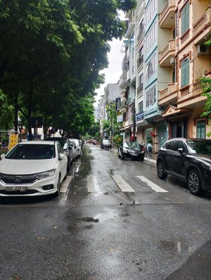 31 tỷ nhà phân lô cầu giấy - 3 làn ô tô - hè rộng 7 tầng thang máy view công viên hiếm nhà bán