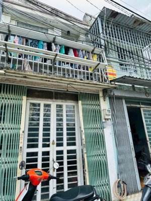 nhà ngay trung tâm phường thạnh lộc 1t1l dt 50m2 nằm trên đường thạnh lộc 29 sổ sẵn sang tên liền