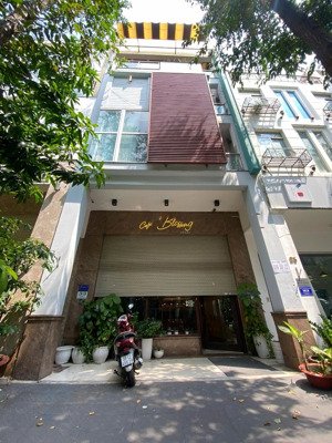 bán nhà mặt phố phú mỹ hưng liền kề sky, quận 7. nhà mới đẹp - có hợp đồng thuê giá cao. em luân