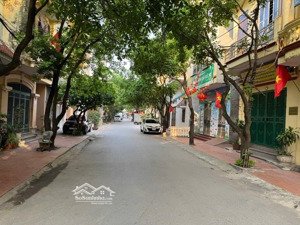 còn duy nhất một căn, phân lô công an đa sỹ, ô tô tránh vào nhà, 40m2 x 3 tầng, nhỉnh 9 tỷ quá hiếm