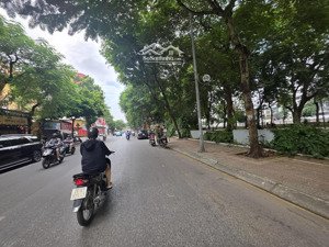 bán nhà mặt phố ngọc lâm,75m,thang máy,vỉa hè, kinh doanh dòng tiền gần 1 tỷ/năm