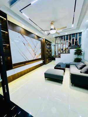 giá ngon! nhỉnh 7 tỷ- giáp ngoại giao đoàn- xuân la- tâ hồ- 35m- 5tầng- ful nội thất- ôtô- ở sướng