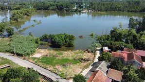 cần bán gấp lô đât view hồ 2 mặt tiền vị trí xã xuân sơn , sơn tây công chứng luôn!