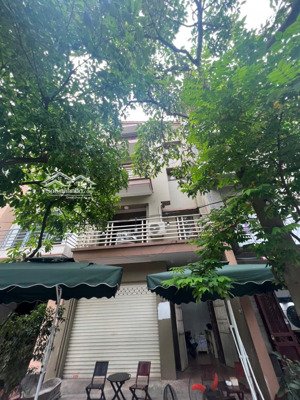 cho thuê nhà thoáng đẹp, oto đỗ tránh phố đỗ quang, cầu giây. dt 90m2, 4 tầng, mt 7m. giá 35 triệu